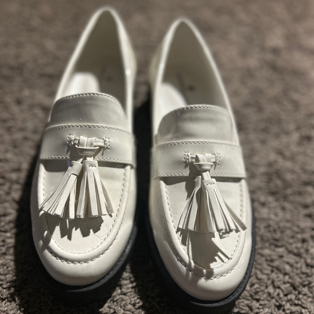 White patent leather loafers BANDOLINO brand